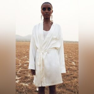 SKIMS Elegant White Women's Robe